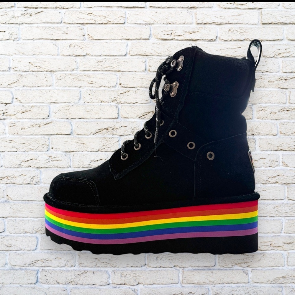 NWT Bearpaw RETRO ALICIA Women's Platform Boots with Rainbow Soles - Size 7 - Picture 2 of 10